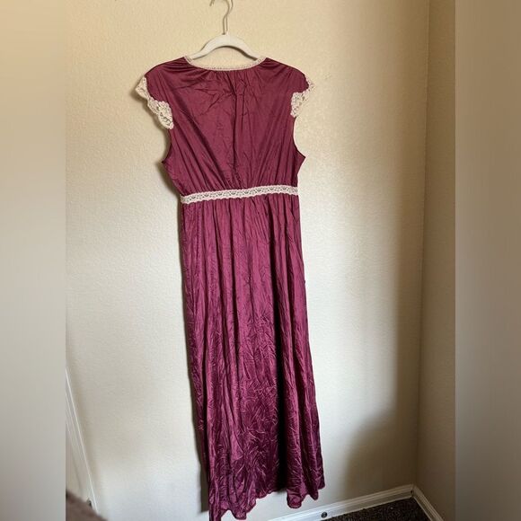 Vintage Keyhole Nylon Slip Dress Lace Details Sz Medium Cap Sleeves Burgundy Red - Picture 6 of 7